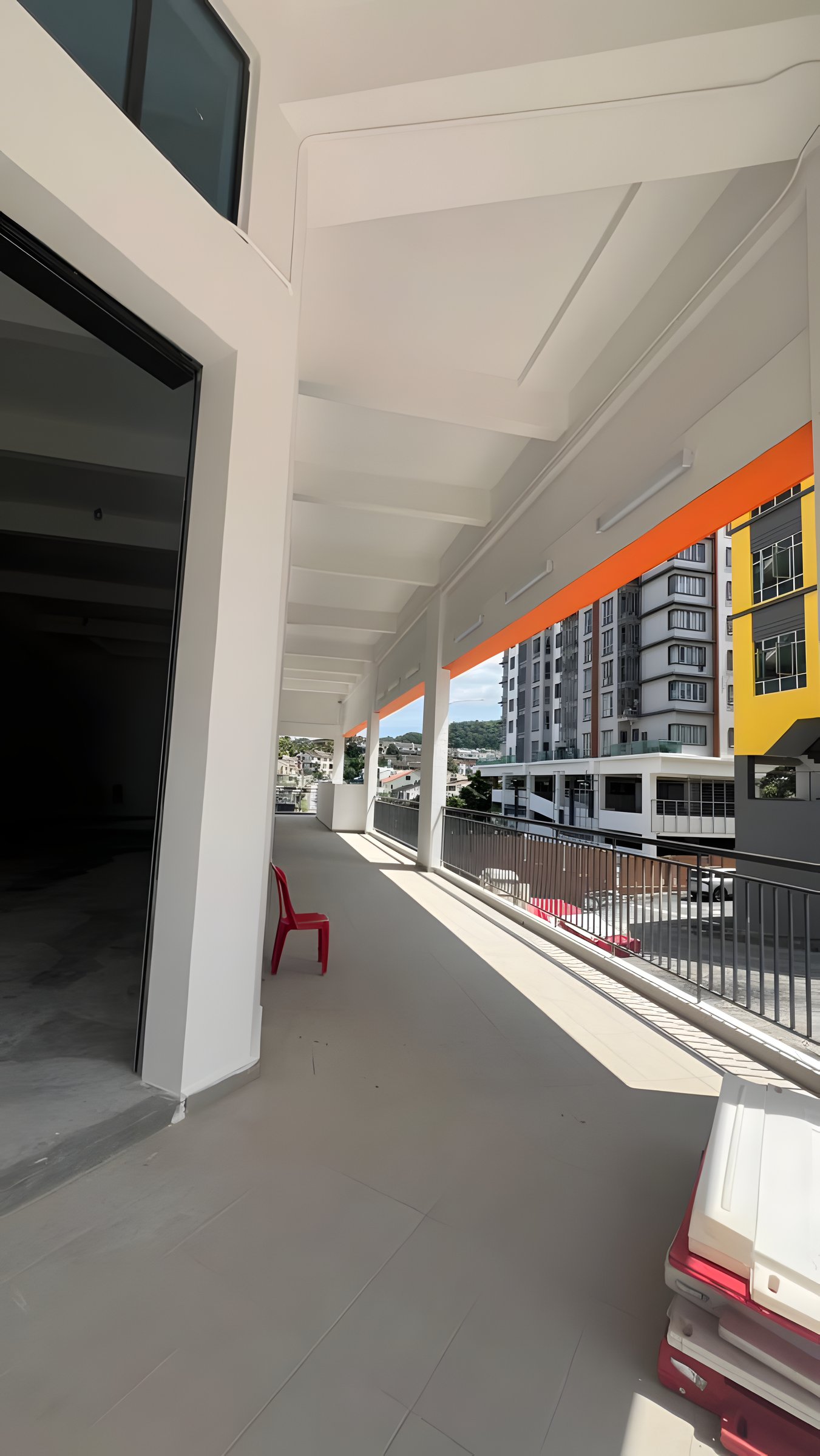 Wisma YHE end lot frontage